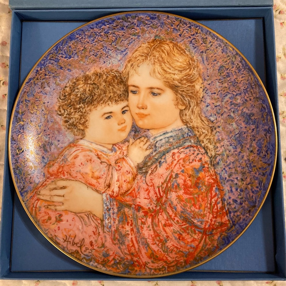 Hibel Mother’s Day Decorative Plate